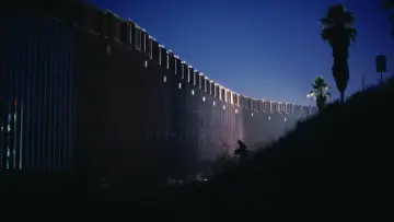 Zasłona do filmu "Jedna bitwa po drugiej" #828032