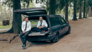 Zasłona do filmu "Stawiam na zwłoki" #490748