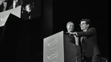Zasłona do filmu "NIEUSTANNIE: historia Michaela J. Foksa" #357894