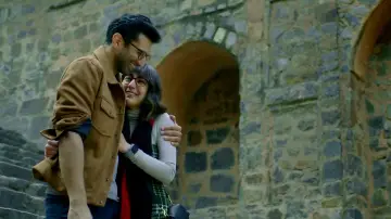 Zasłona do filmu "मेट्रो... इन दिनों" #676879