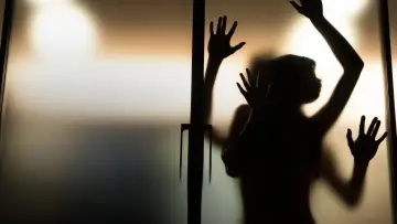 Zasłona do filmu "언더 유어 베드" #1007191