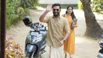 Zasłona do filmu "ഗുരുവായൂരമ്പല നടയിൽ" #479571