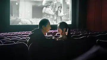 Zasłona do filmu "Jatuh Cinta Seperti di Film-Film" #440314