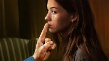 Zasłona do filmu "Dziewczyna, która uciekła: Historia Kary Robinson" #893177