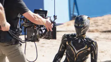 Zasłona do filmu "ASSEMBLED: Za kulisami "Czarna Pantera: Wakanda w moim sercu"" #397848