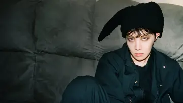 Zasłona do filmu "j-hope IN THE BOX" #919315