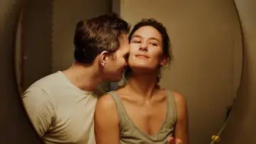 Zasłona do filmu "Być kochaną" #312147