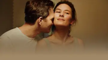 Zasłona do filmu "Być kochaną" #606975