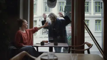 Zasłona do filmu "Być kochaną" #606979