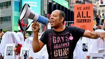 Zasłona do filmu "Gays Against Guns" #1888519