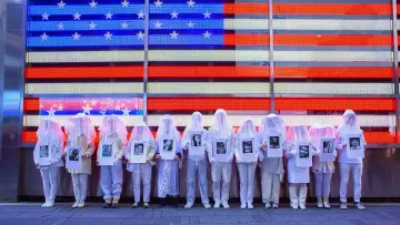 Zasłona do filmu "Gays Against Guns" #1888522