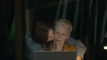 Zasłona do filmu "W pokoju obok" #622559