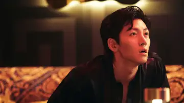 Zasłona do filmu "리볼버" #637181