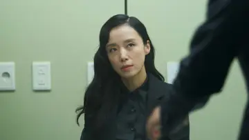 Zasłona do filmu "리볼버" #637198