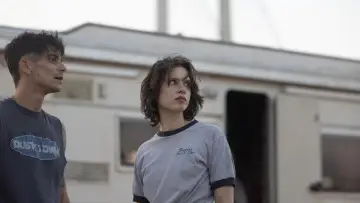 Zasłona do filmu "I agries meres mas" #713542