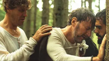 Zasłona do filmu "Łowcy na białej polanie" #1077654