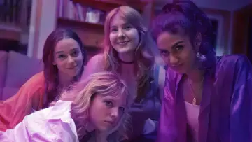Zasłona do filmu "Pillow Party Massacre" #1117586