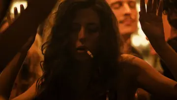 Zasłona do filmu "Bogini Parthenope" #598972