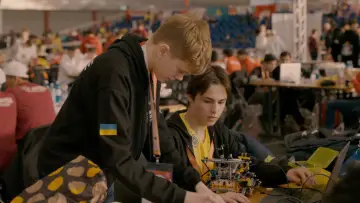 Zasłona do filmu "Наша робо сім’я" #1201090