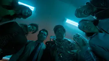 Zasłona do filmu "Baw się dobrze i przeżyj" #523397