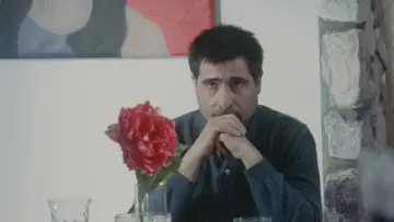 Zasłona do filmu "Pomiędzy świątyniami" #730422