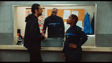 Zasłona do filmu "Z willi do celi" #1015340