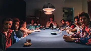 Zasłona do filmu "Pachnie oszustwem" #386304