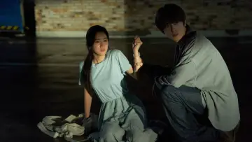 Zasłona do filmu "6시간 후 너는 죽는다" #585124