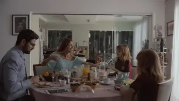 Zasłona do filmu "Szczęśliwa rodzina" #450881