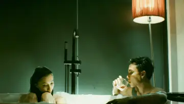 Zasłona do filmu "Guna Guna Istri Muda" #1165319