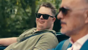 Zasłona do filmu "Ganzer halber Bruder" #575938