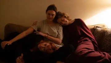 Zasłona do filmu "Jego trzy córki" #641316