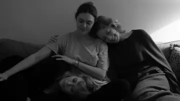 Zasłona do filmu "Jego trzy córki" #641332