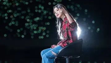Zasłona do filmu "아이유 콘서트 : 더 골든 아워" #1030653