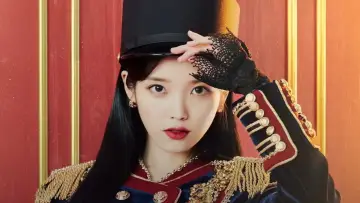 Zasłona do filmu "아이유 콘서트 : 더 골든 아워" #392565