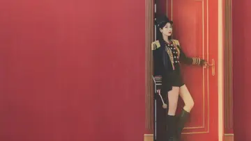Zasłona do filmu "아이유 콘서트 : 더 골든 아워" #392566