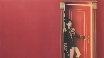 Zasłona do filmu "아이유 콘서트 : 더 골든 아워" #392567