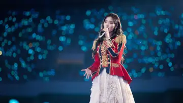 Zasłona do filmu "아이유 콘서트 : 더 골든 아워" #452484