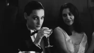 Zasłona do filmu "Un mois chez les filles" #1058213