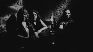 Zasłona do filmu "Un mois chez les filles" #1058217