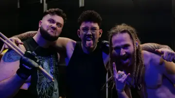 Zasłona do filmu "Alien Weaponry" #1121585