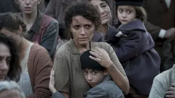 Zasłona do filmu "Czekam, aż stanie się coś pięknego" #680762