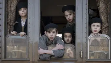 Zasłona do filmu "Czekam, aż stanie się coś pięknego" #680766