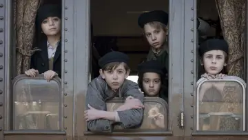 Zasłona do filmu "Czekam, aż stanie się coś pięknego" #680773