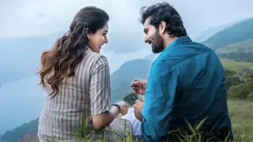 Zasłona do filmu "ലിറ്റില്‍ ഹാര്‍ട്‍സ്" #1114094