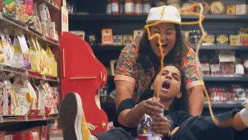 Zasłona do filmu "Doin