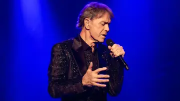 Zasłona do filmu "Cliff Richard: The Blue Sapphire Tour 2023" #416577