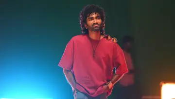 Zasłona do filmu "லவ் இன்சூரன்ஸ் கம்பெனி" #829249