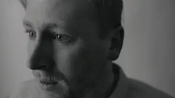 Zasłona do filmu "Look at Me" #984249