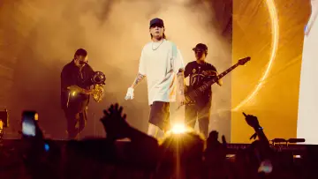 Zasłona do filmu "Apple Music Live: Peso Pluma" #457633